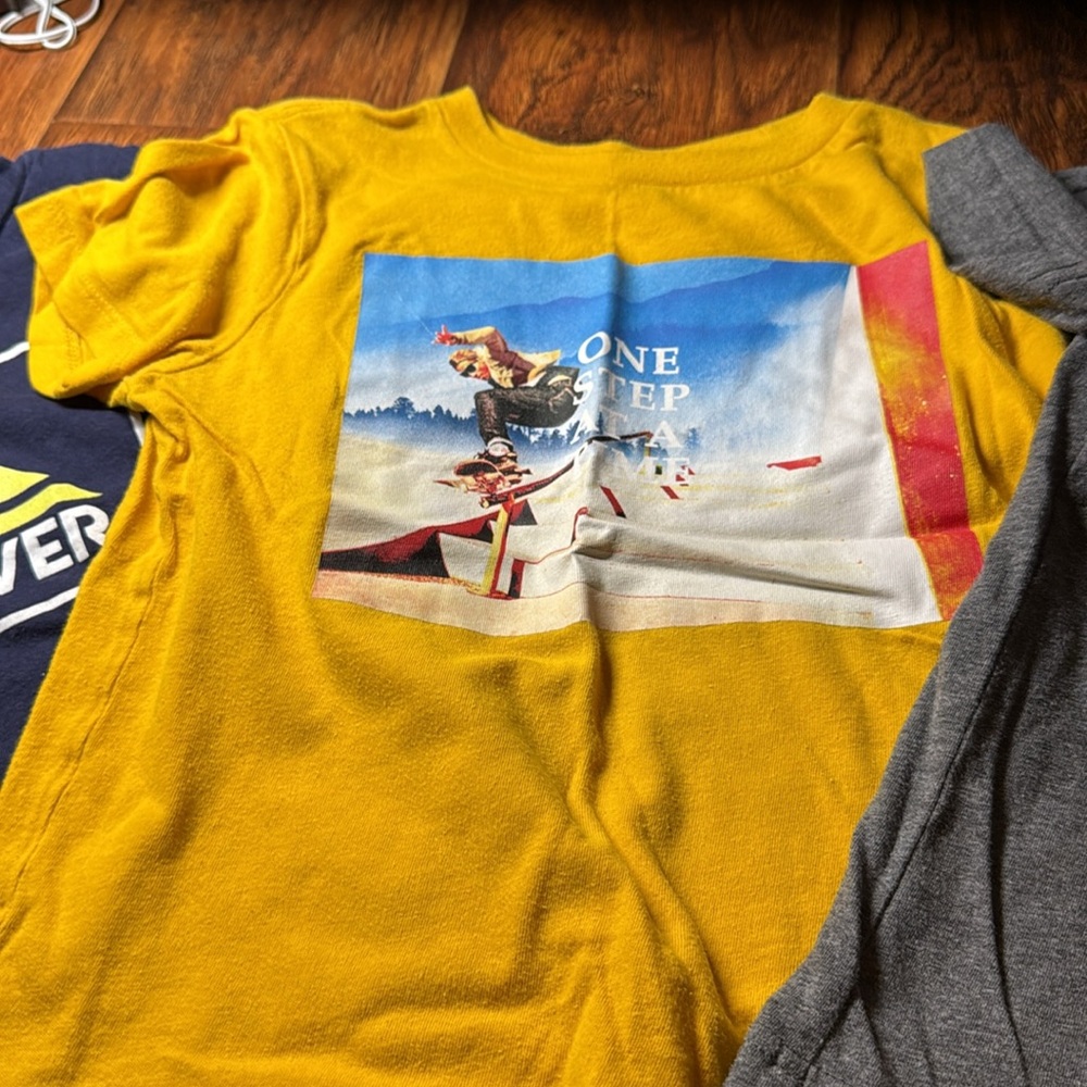 Set of 3 Quicksilver/Hurley t-shirts. 4/5z Quiksilver T-shirt - Picture 3 of 4